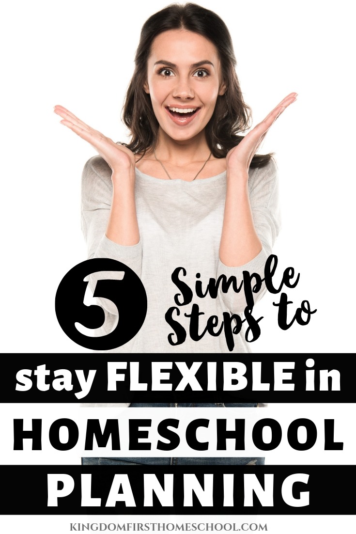 Want to learn how to simplify homeschool planning and keep it flexible at the same time? These 5 tips will streamline your crazy busy homeschool mom life and work around your homeschooling schedule. #homeschool #homeschoolplanning #homeschoolscheduling #homeschoollessonplanning #lessonplanning 
