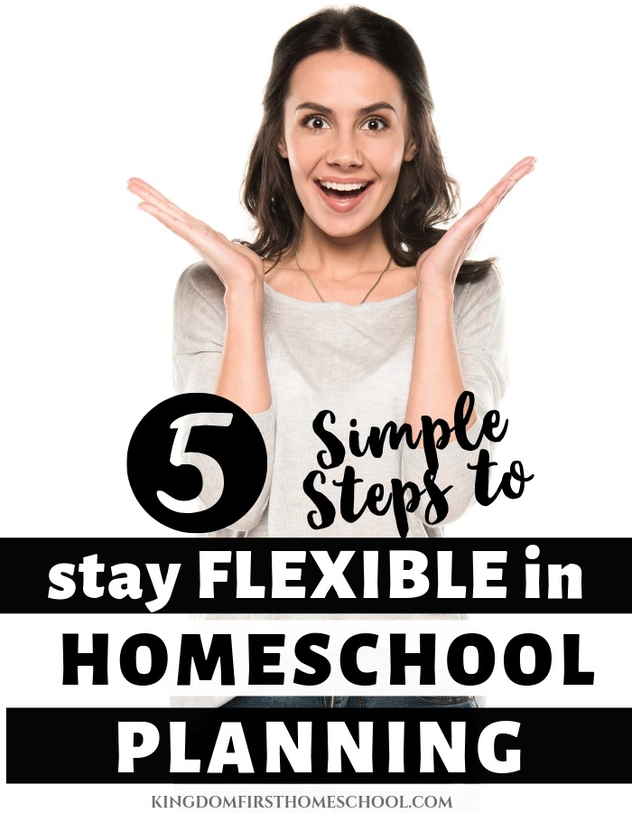 Want to learn how to simplify homeschool planning and keep it flexible at the same time? These 5 tips will streamline your crazy busy homeschool mom life and work around your homeschooling schedule. #homeschool #homeschoolplanning #homeschoolscheduling #homeschoollessonplanning #lessonplanning